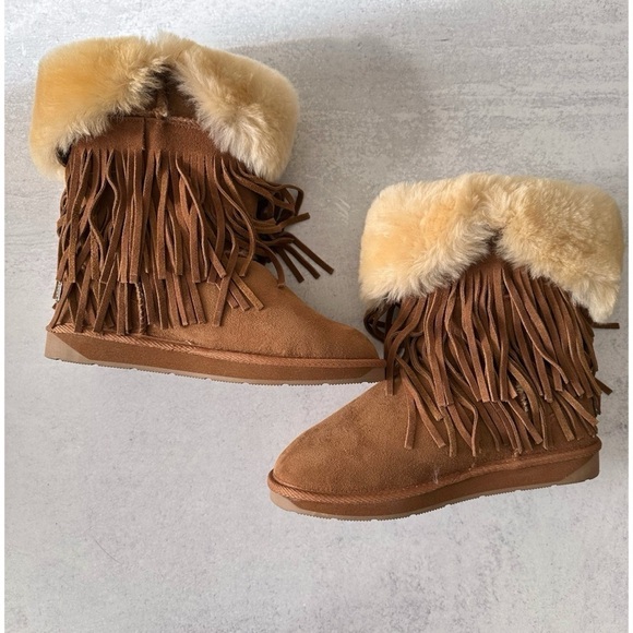 RJ’s Fuzzies Fringe Boots Shearling - Picture 3 of 12
